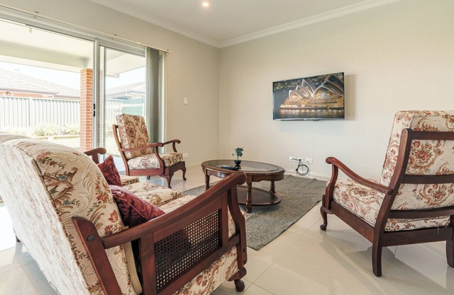 Jordan Spring 4-bedroom villa/ free parking/convenient transportation n