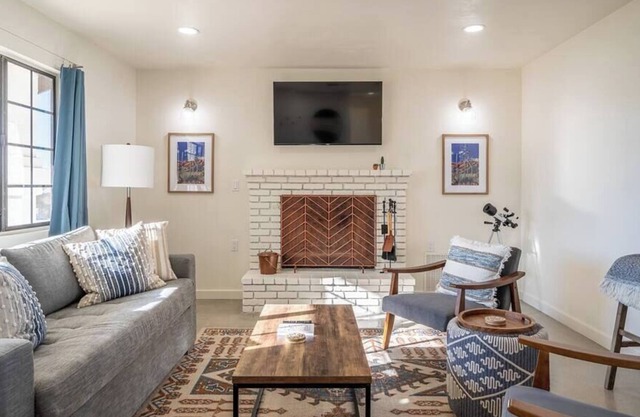 Joshua Tree Desert Views - King Beds | Fire Pit