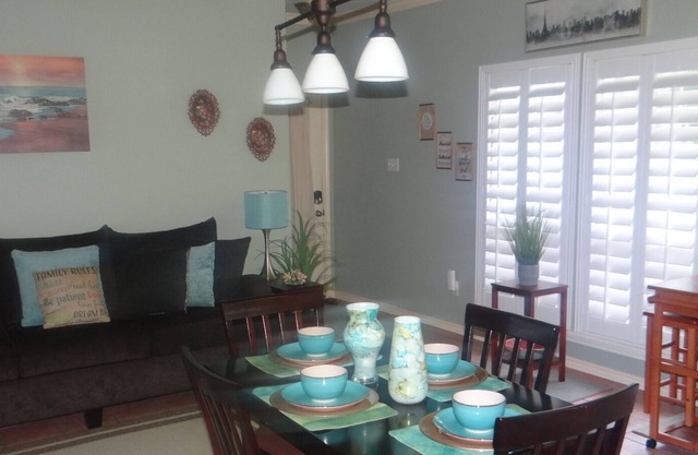 JOYFUL QUARTERS - BEAUTIFUL SPACIOUS 1 BEDRM APARTMENT
