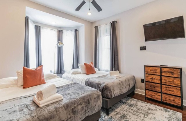Jr 1Br w/2 Beds | Sleeps 4 | 10 min to DT