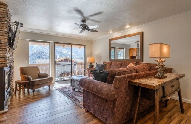 June Lake Beauty. 3 Bedrooms, 3 baths. Spacious