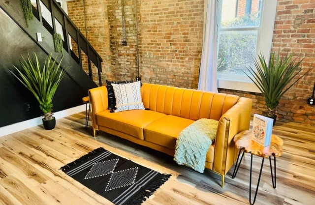 Jungle House Downtown Columbus – Modern Boutique Suites