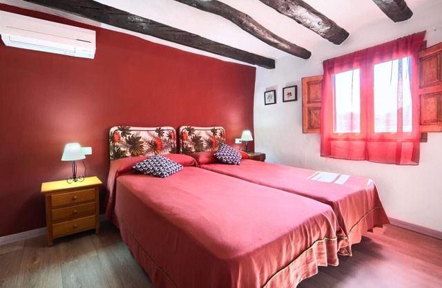 Junior Suite-Private Bathroom-Mountain view-Roja
