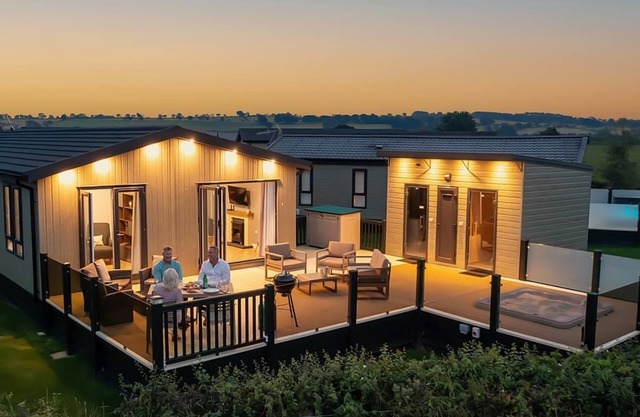 Juniper Deluxe Lodge