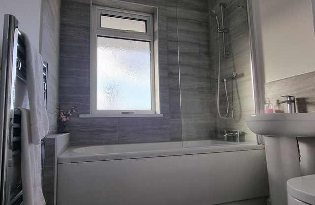 Juniper downstairs apartment sleeps 7 people