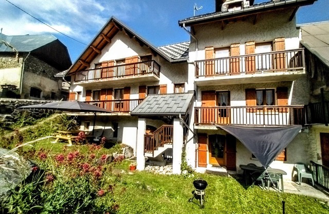 Just 5 minutes from the Domaine des Sybelles! Fully equipped apartment with view.