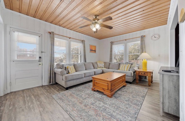 Just a 1/4 mile walk from beach access in North Myrtle Beach!