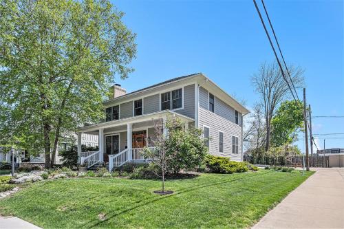 Just a few Blocks to Notre Dame