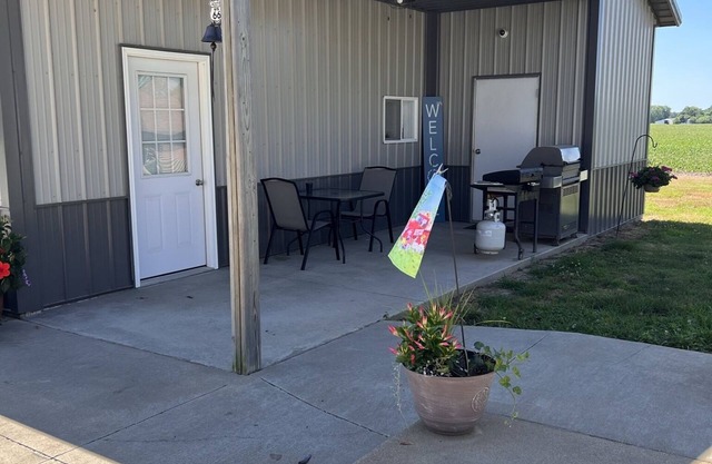 Just minutes away from Rend Lake boat ramps. (Jefferson County)