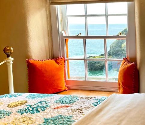 Just Opened. Romantic Clifftop Retreat