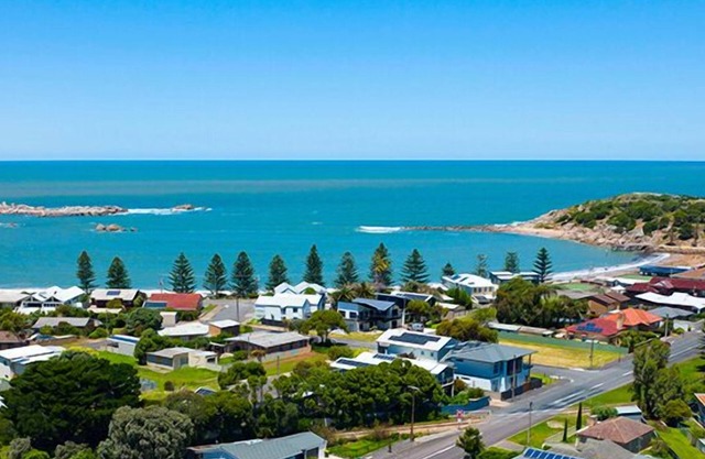 Just Renovated in the Heart of Pt Elliot