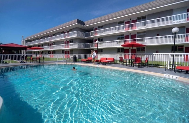 Just What You Were Looking For! 2 Relaxing Units, Free Breakfast, Onsite Pool,