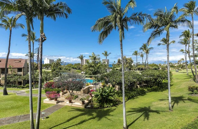 Kaanapali Royal Luxury Spacious Condo with Ocean View (sleeps 4-6)