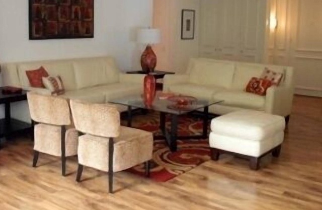 Kahala Beach Ocean Front & Pool View