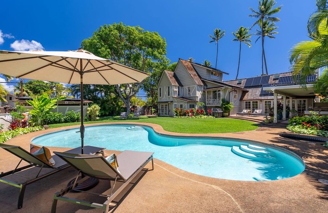 Kahala Palms by Gather: Elegant Beachside Home w/Pool & Jacuzzi