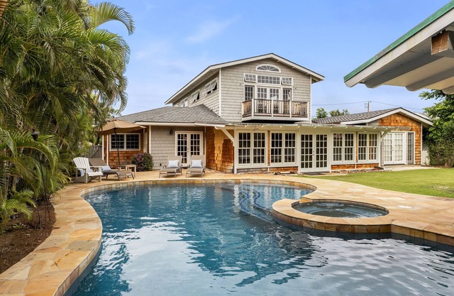 Kahala Seaside: Beautiful Nautical-Themed Home w/AC, Yard, Private Pool & Spa!