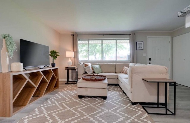 Kaiser Coop - 3 BR 2BA, single-family home