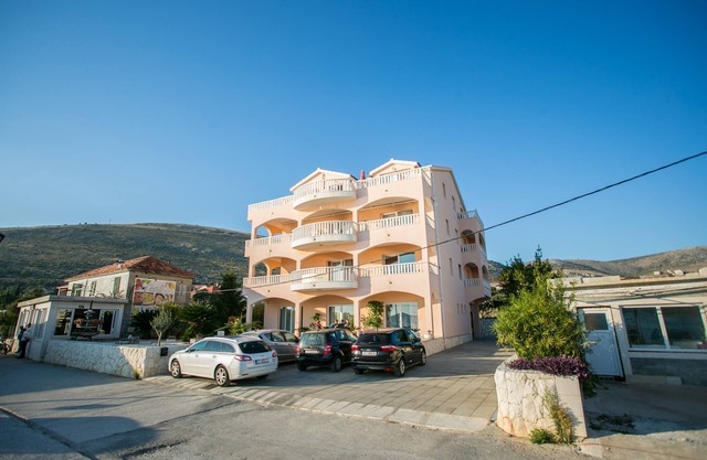 Kaja - right next to the beach