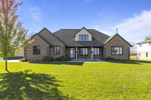 Kalbus House- Lake Winnebago access across the street