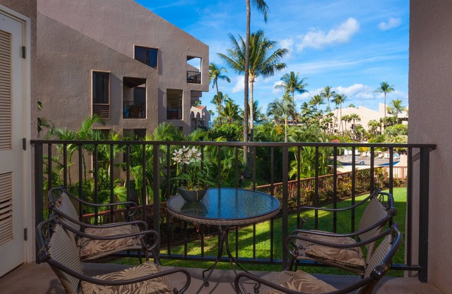 Kamaole Sands, Bldg 5, Inner Courtyard, Sleeps 4/King Bed & NEW Sofa Sleeper