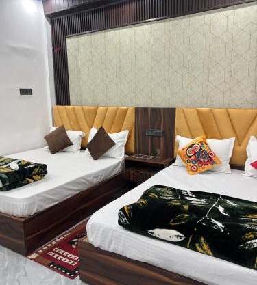 Kanak Bihari Yatri Niwas, 100 Meter Ram Ki Paidi, Saryu River