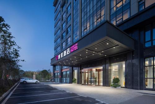 Kanglai Hotel - Changsha Huanghua Airport Dalucun Metro Station-Airport pick-up and drop-off service is available, there are free special suppers, and the room size is large