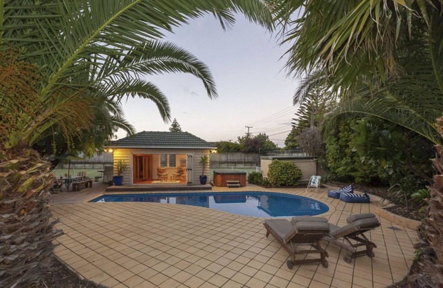 Kapiti Getaway - Fantastic location - Pool, Spa & Tennis Courtn- Winter Specials