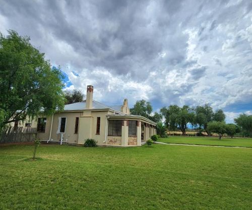 Karoo Leeu Self Catering