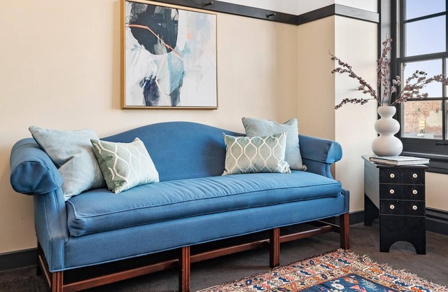 Kasa | Uniquely Designed Suite Near Carnegie Museum | The Maverick