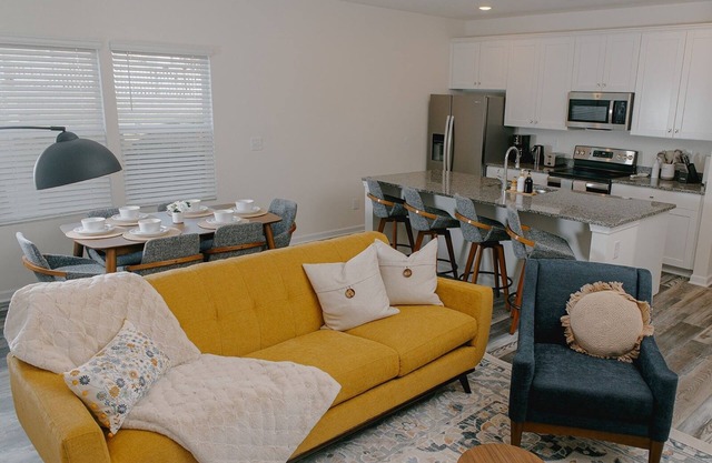 Kasita Cornelius East- Free Parking- 3 beds- Modern and Pristine