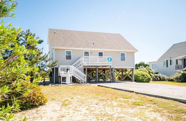 Katie Lou's Place by Oak Island Accommodations