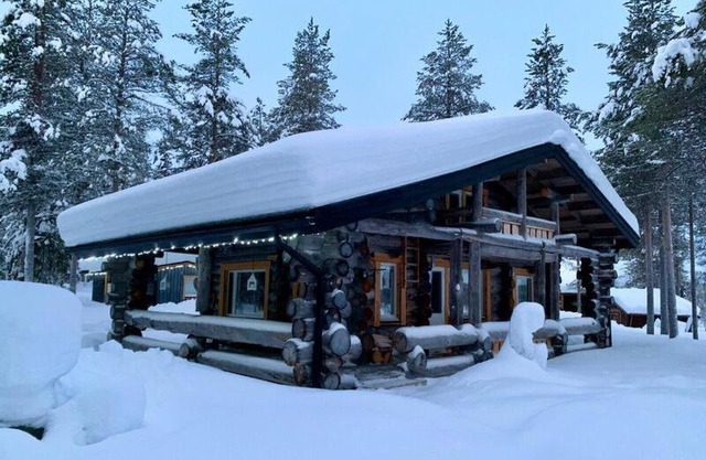 Kaupinpirtti, Ylläs, Äkäslompolo - Silver Log Cabin with Lake and Fell Scenery