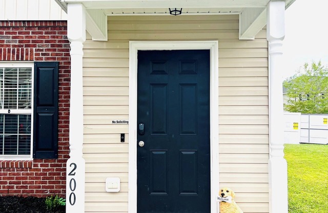 Keep it simple at this pet friendly and centrally-located place.