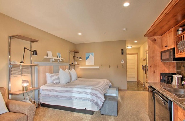 Kellogg Mtn Condo with Balcony Walk to Resort!