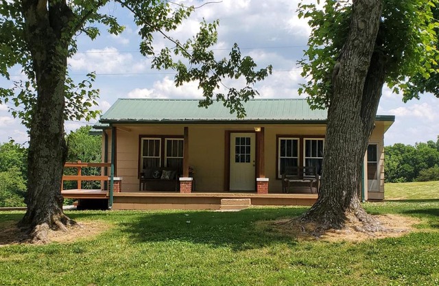 Kentucky Hills Country Cottage - Country Life