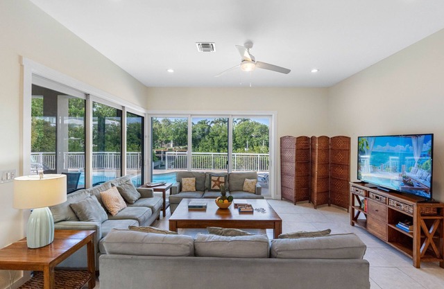 Key Colony Oasis - Waterfront 5BR + Private Pool