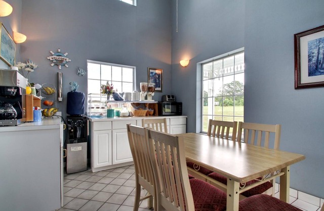 Key West Inn - Lafayette