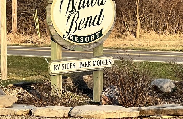 Keystone Cougar 32 RLI luxury. Minutes from Cedar point and the Walleye capital