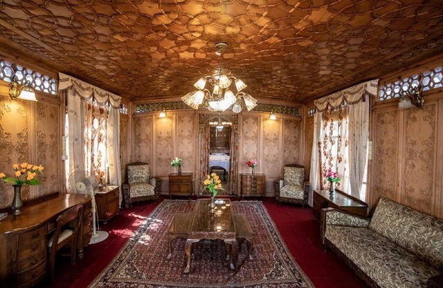 Kharpalace group of houseboats