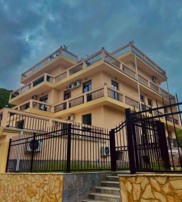Khidikari Hotel