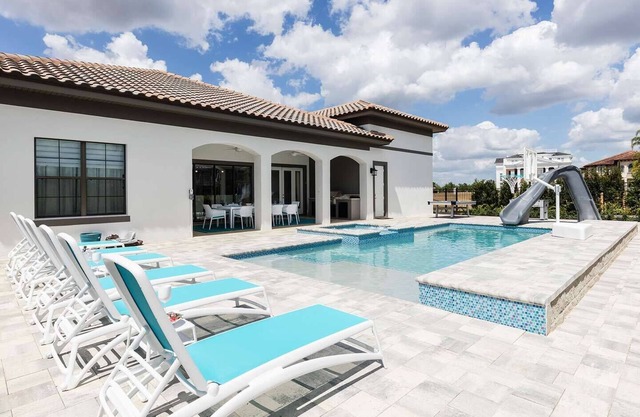 Kids own play area/Amazing themed bedrooms/Extra large pool/10 mins WDW/1 LEVEL