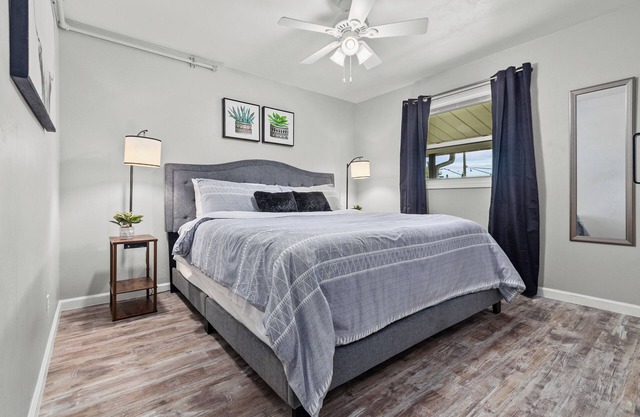 King bed 2BR Suite in the Heart of Appleton