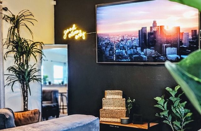 🌊King bed - near SoFi and LAX - free onsite parking