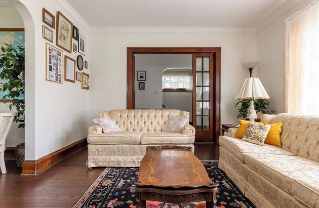 King bed Private Backyard Soaking Tub Fast WiFi Optional Dual Monitor Work Setup Hulu Streaming Near Lake Erie & Cleveland