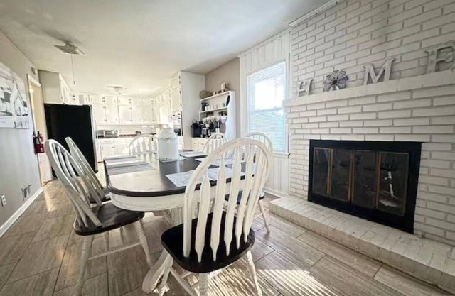 King bed, ranch on 1 acre, pets & long-term okay!