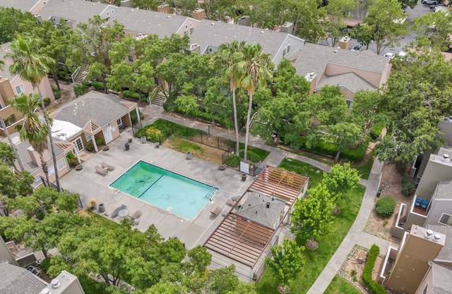 King Bed Suite. CSUS, CalExpo, Arden Fair, Lohmans.