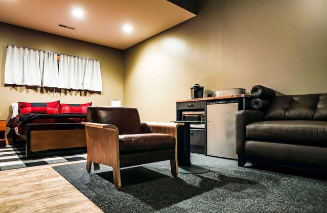 King Cabin Room Prairie Clover