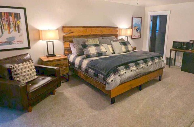 King Guest Suite with Private Bath