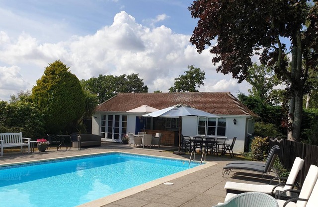 King Henry VIII Historic BnB, Cozy, 4poster, Pool