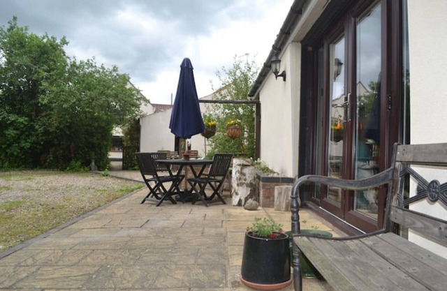 KING OF SPADES - Double with Ensuite and Kitchen